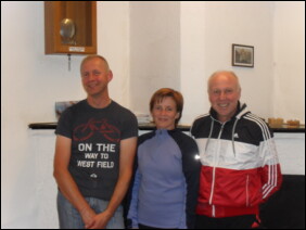 Unser Foto zeigt die Sieger des ersten Zeitansagelaufes des Lauftreffs Hövel_Riege: Kerstin Klawohn (Erste), Hubert Rennerich (Zweiter/rechts) und Herbert Moor (Dritter/links)